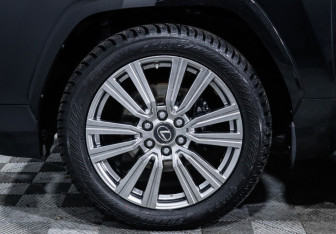 Подержанный автомобиль Lexus LX 2024 года (15 фото)