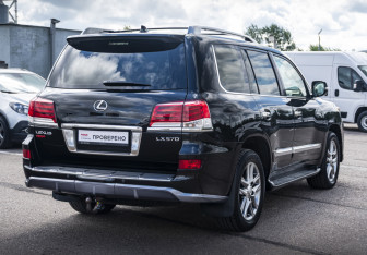 Подержанный автомобиль Lexus LX 2012 года (5 фото)