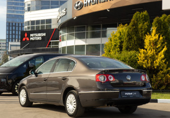 Подержанный автомобиль Volkswagen Passat Sedan 2008 года (5 фото)