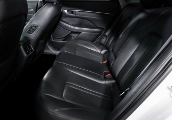 Подержанный автомобиль Hyundai Sonata 2019 года (10 фото)