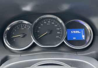 Подержанный автомобиль Renault Duster 2017 года (16 фото)