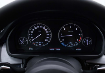 Подержанный автомобиль BMW X5 2015 года (12 фото)