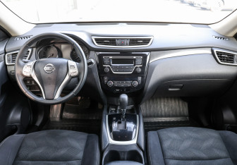 Подержанный автомобиль Nissan X-Trail 2017 года (13 фото)