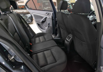 Подержанный автомобиль Skoda Octavia Liftback 2010 года (12 фото)