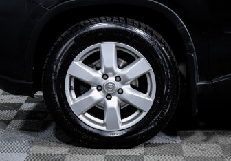 Подержанный автомобиль Nissan X-Trail 2008 года (15 фото)