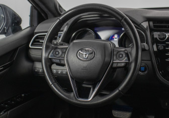 Подержанный автомобиль Toyota Camry Sedan 2020 года (15 фото)