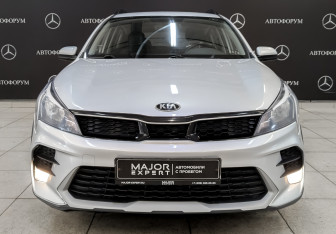 Подержанный автомобиль Kia Rio Hatchback 2021 года (2 фото)