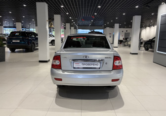 Подержанный автомобиль LADA (ВАЗ) Priora Sedan 2010 года (3 фото)