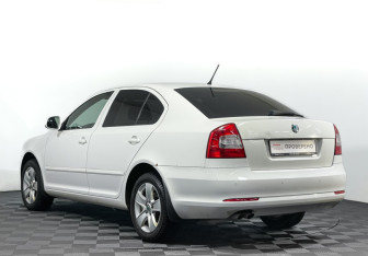 Подержанный автомобиль Skoda Octavia Liftback 2013 года (7 фото)