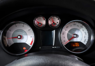 Подержанный автомобиль Peugeot 308 Hatchback 2011 года (14 фото)