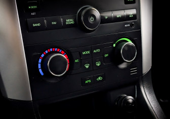 Подержанный автомобиль Chevrolet Captiva 2011 года (26 фото)