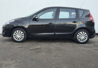 Подержанный автомобиль Renault Scenic 2010 года (8 фото)