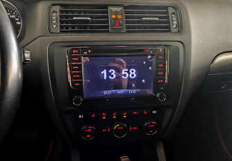 Подержанный автомобиль Volkswagen Jetta Sedan 2015 года (14 фото)