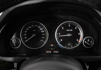 Подержанный автомобиль BMW X5 2014 года (13 фото)