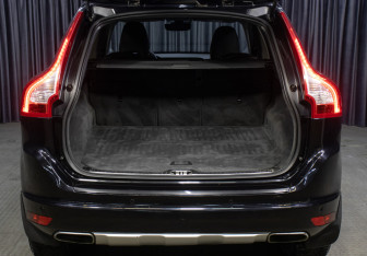 Подержанный автомобиль Volvo XC60 2014 года (10 фото)