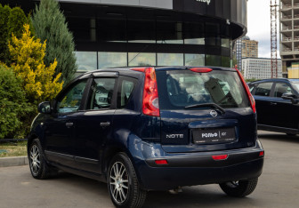 Подержанный автомобиль Nissan Note 2007 года (5 фото)