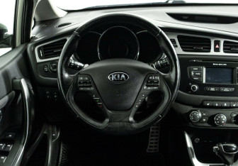 Подержанный автомобиль Kia Ceed Hatchback 2013 года (8 фото)