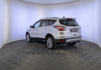 Подержанный автомобиль Ford Kuga 2018 года (7 фото)