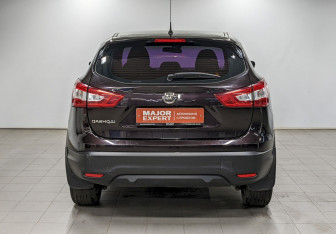 Подержанный автомобиль Nissan Qashqai 2014 года (6 фото)