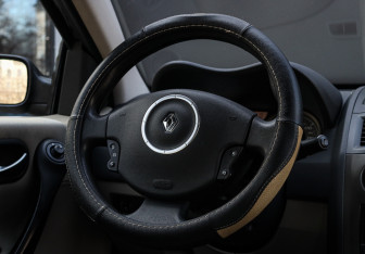 Подержанный автомобиль Renault Megane Sedan 2006 года (11 фото)