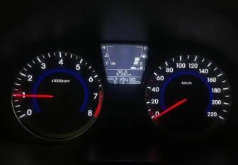 Подержанный автомобиль Hyundai Solaris Sedan 2012 года (14 фото)