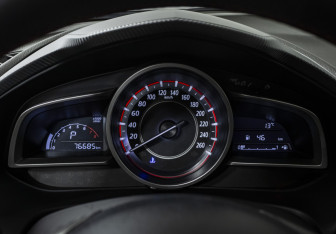 Подержанный автомобиль Mazda 3 Sedan 2015 года (11 фото)