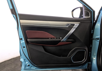 Подержанный автомобиль Geely Coolray 2023 года (19 фото)