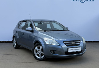 Подержанный автомобиль Kia Ceed Hatchback 2008 года (3 фото)
