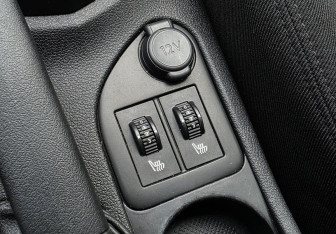 Подержанный автомобиль Peugeot 408 2013 года (15 фото)