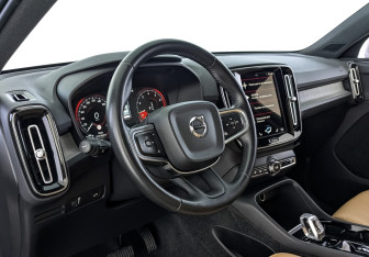 Подержанный автомобиль Volvo XC40 2021 года (15 фото)