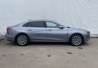 Подержанный автомобиль Hongqi H5 2024 года (7 фото)