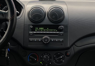 Подержанный автомобиль Chevrolet Aveo Sedan 2007 года (13 фото)