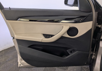 Подержанный автомобиль BMW X1 2021 года (18 фото)