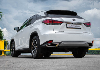 Подержанный автомобиль Lexus RX 2020 года (6 фото)