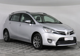 Подержанный автомобиль Toyota Verso 2014 года (3 фото)