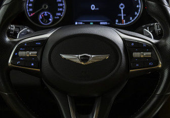 Подержанный автомобиль Genesis G70 2021 года (13 фото)