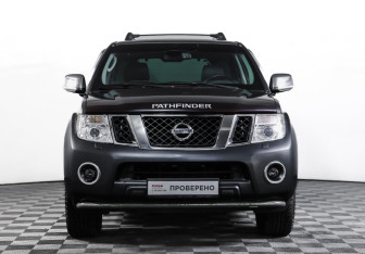 Подержанный автомобиль Nissan Pathfinder 2011 года (2 фото)
