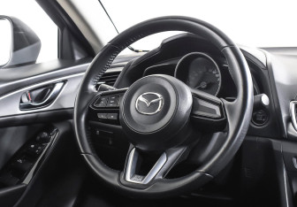 Подержанный автомобиль Mazda 3 Sedan 2018 года (13 фото)