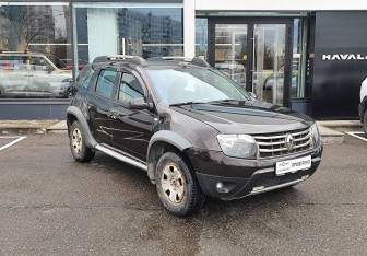 Подержанный автомобиль Renault Duster 2014 года (3 фото)