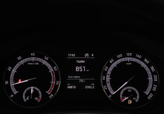 Подержанный автомобиль Skoda Karoq 2021 года (11 фото)