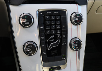 Подержанный автомобиль Volvo V40 Hatchback 2014 года (11 фото)