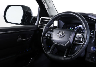 Подержанный автомобиль Toyota Tundra 2022 года (14 фото)