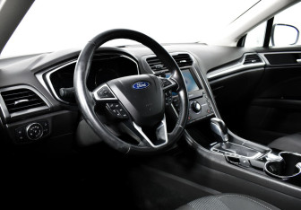 Подержанный автомобиль Ford Mondeo Sedan 2016 года (10 фото)