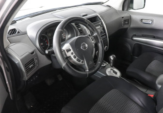 Подержанный автомобиль Nissan X-Trail 2008 года (9 фото)