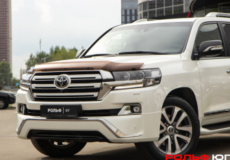 Подержанный автомобиль Toyota Land Cruiser Suv 2017 года (22 фото)