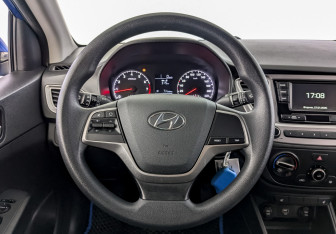 Подержанный автомобиль Hyundai Solaris Sedan 2020 года (21 фото)