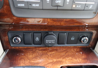 Подержанный автомобиль Infiniti QX80 2015 года (21 фото)