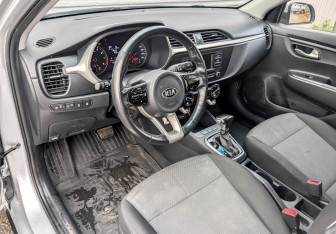 Подержанный автомобиль Kia Rio Hatchback 2021 года (16 фото)