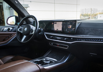 Подержанный автомобиль BMW X7 2022 года (15 фото)