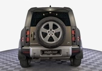 Подержанный автомобиль Land Rover Defender Suv 2021 года (6 фото)